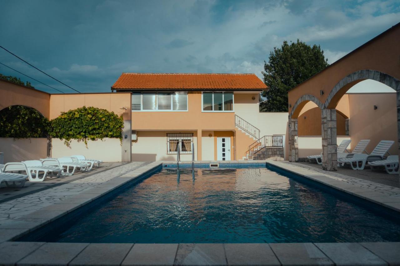 Holiday Home Rozic - Villa With Private Seasonal Heated Pool Mostar Exteriér fotografie