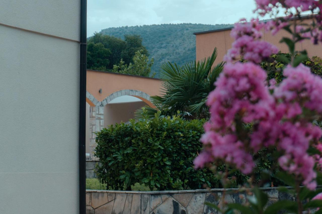 Holiday Home Rozic - Villa With Private Seasonal Heated Pool Mostar Exteriér fotografie