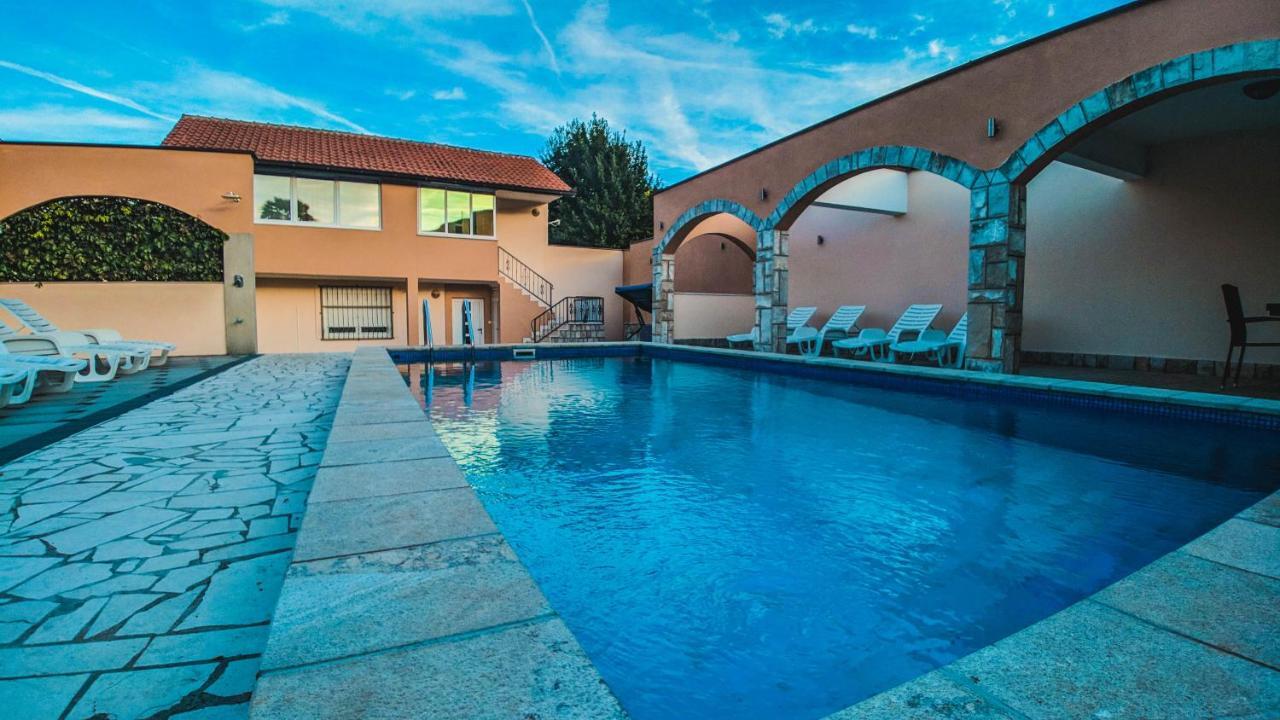 Holiday Home Rozic - Villa With Private Seasonal Heated Pool Mostar Exteriér fotografie